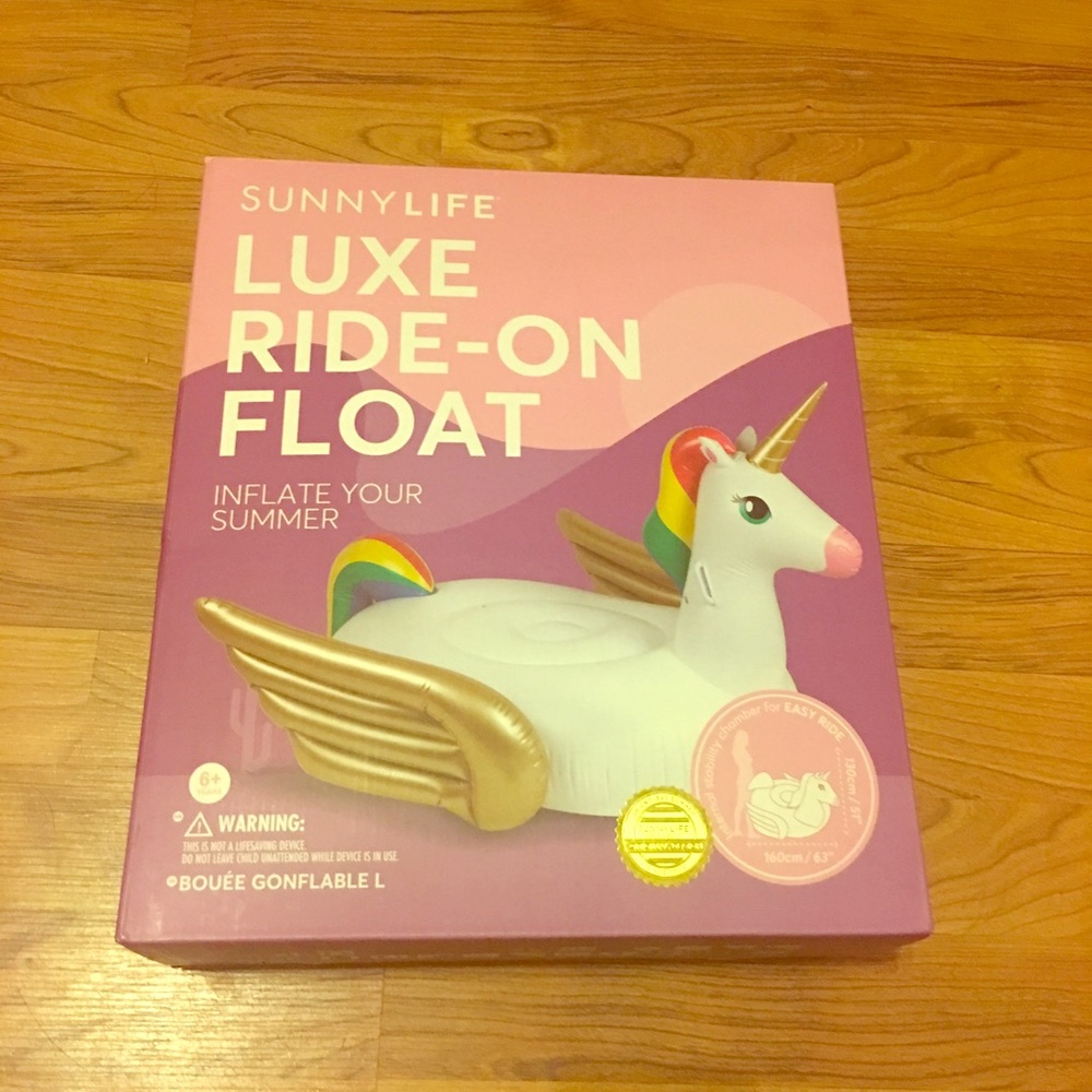 New in box 🦄 Luxury ride-on Unicorn pool float.